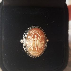 Cameo ring